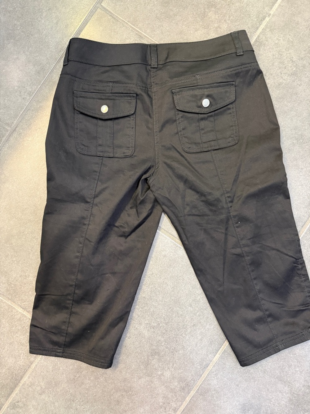 White House Black Market Black runched leg capri pedal pusher shorts - Picture 8 of 12
